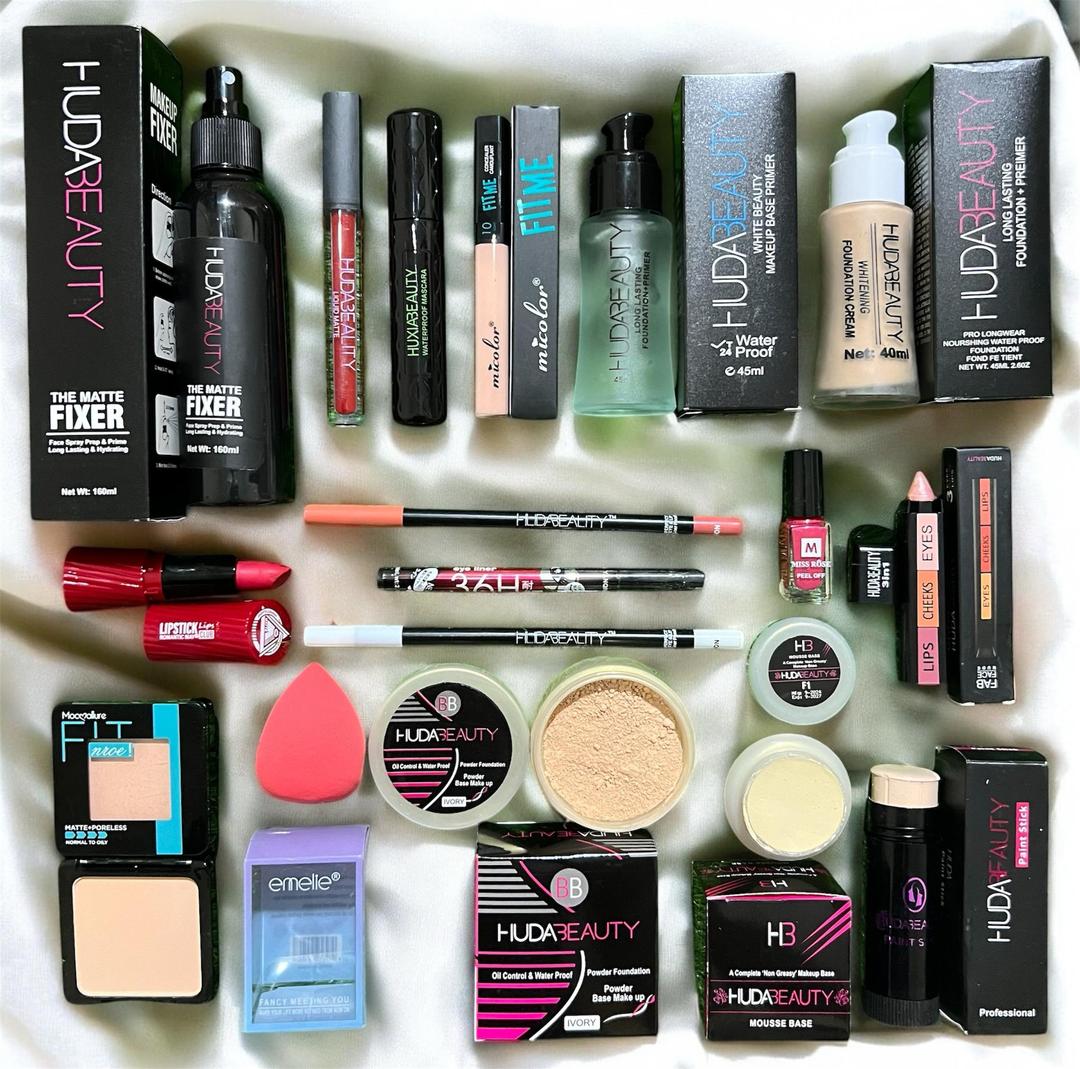 17 in 1 Make Up Kit By Huda